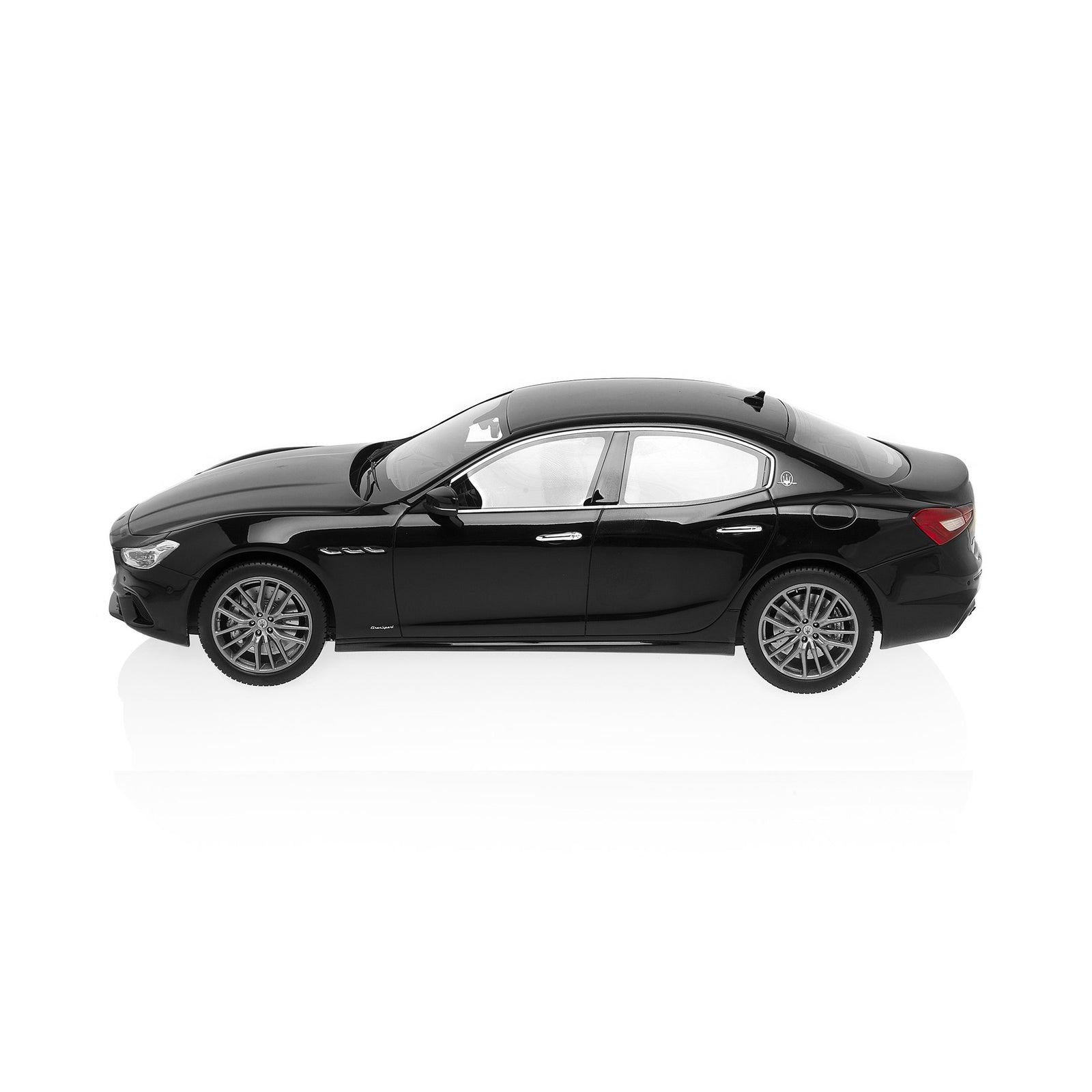 1:18 Ghibli MY19 black – Maserati Store